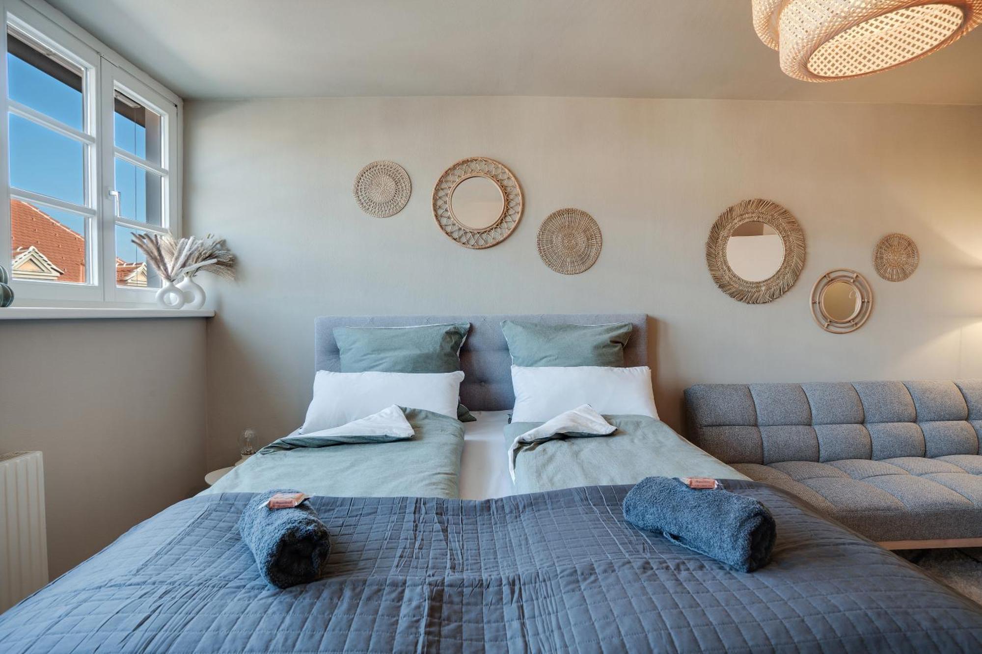Boho Design Studio - Historic City Center With Free Parking & Aircon By Hero Homes Graz Bagian luar foto