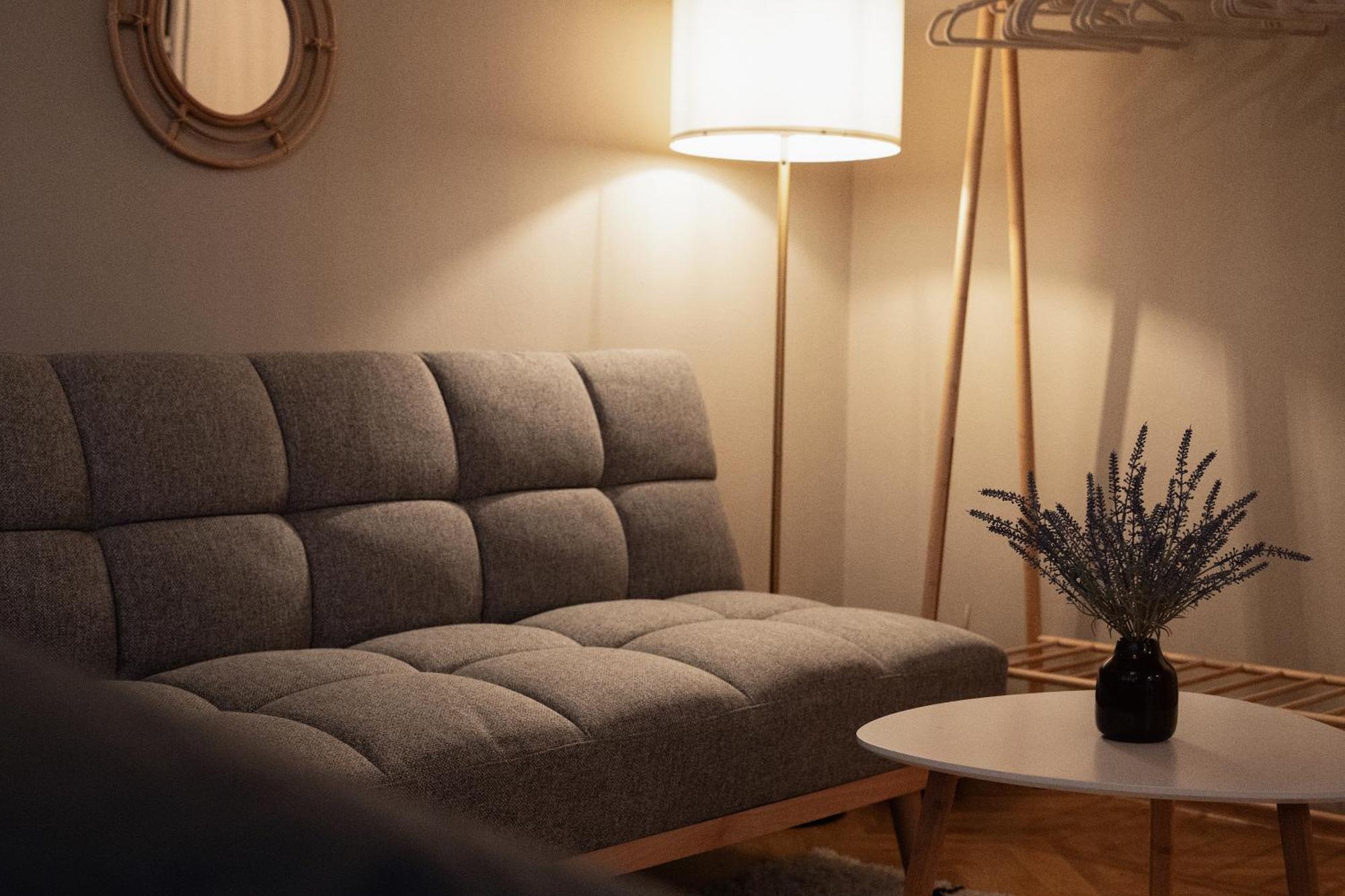 Boho Design Studio - Historic City Center With Free Parking & Aircon By Hero Homes Graz Bagian luar foto